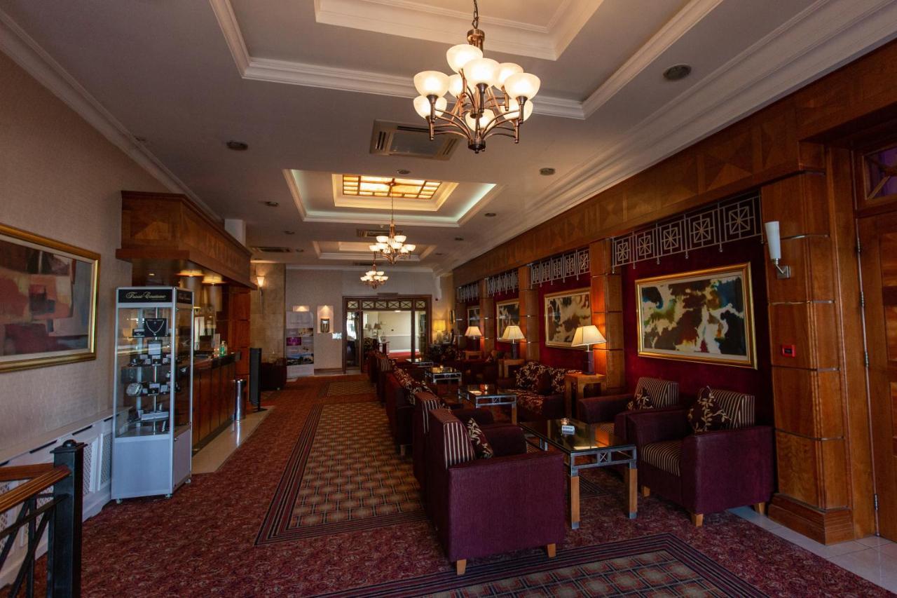 Hamlet Court Hotel Johnstown Bridge エクステリア 写真