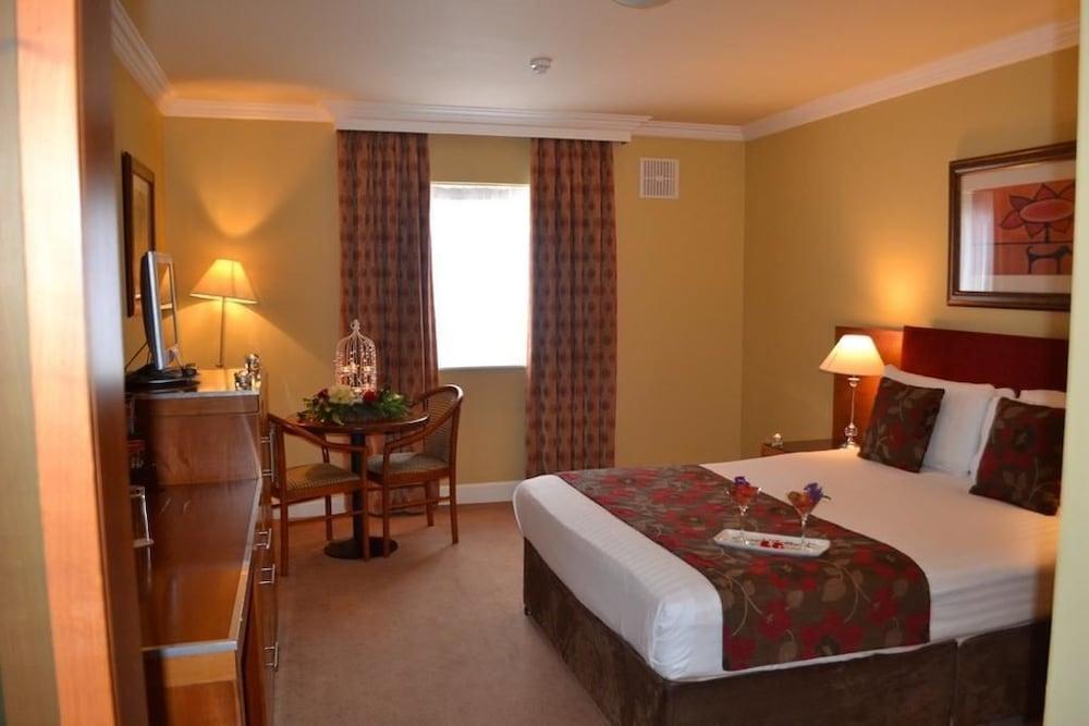 Hamlet Court Hotel Johnstown Bridge エクステリア 写真
